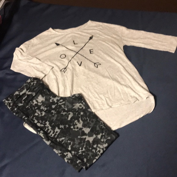 2 Old Navy Girls outfits - Picture 4 of 6